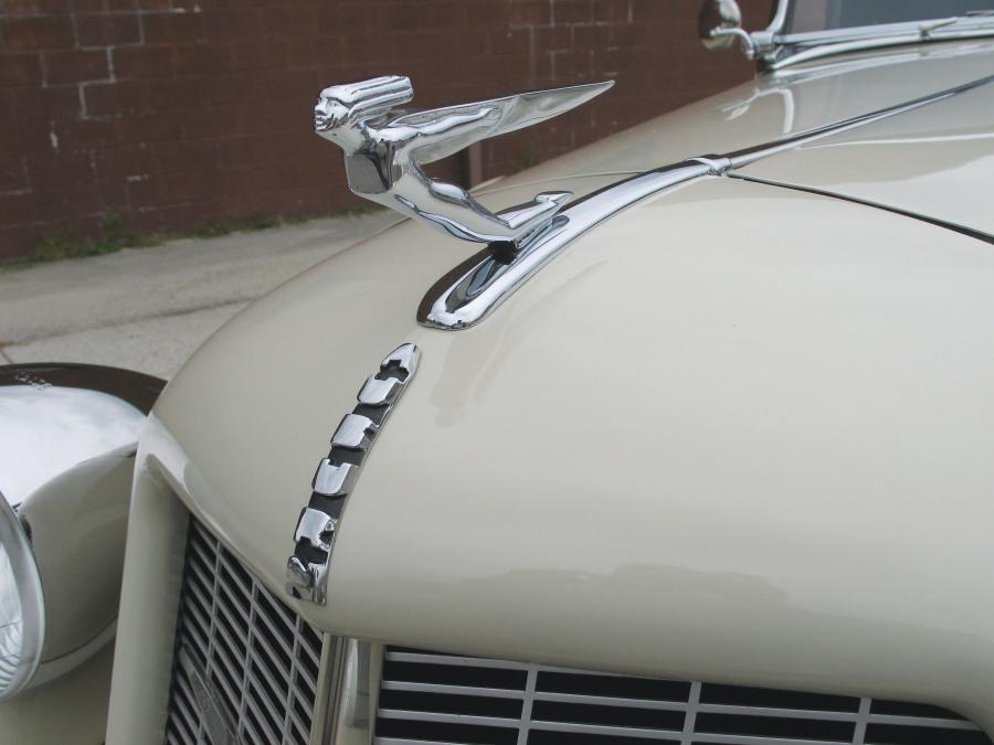 Детали экстерьера Auburn 851 Cabriolet 1935 года  (фото 8 из 12)